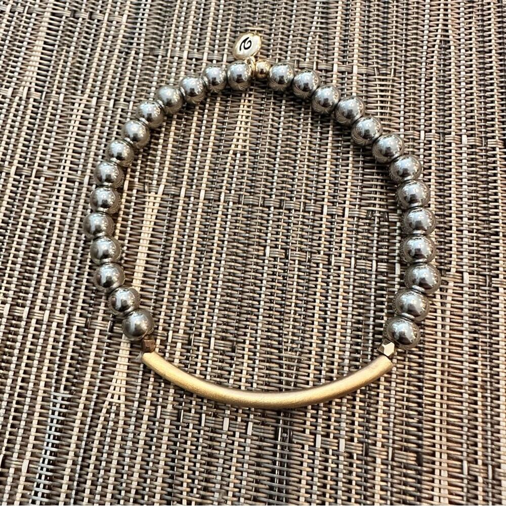 Versona Silver Ball Stretch Bracelet Stamped V Casual Preppy Coastal Cowgirl